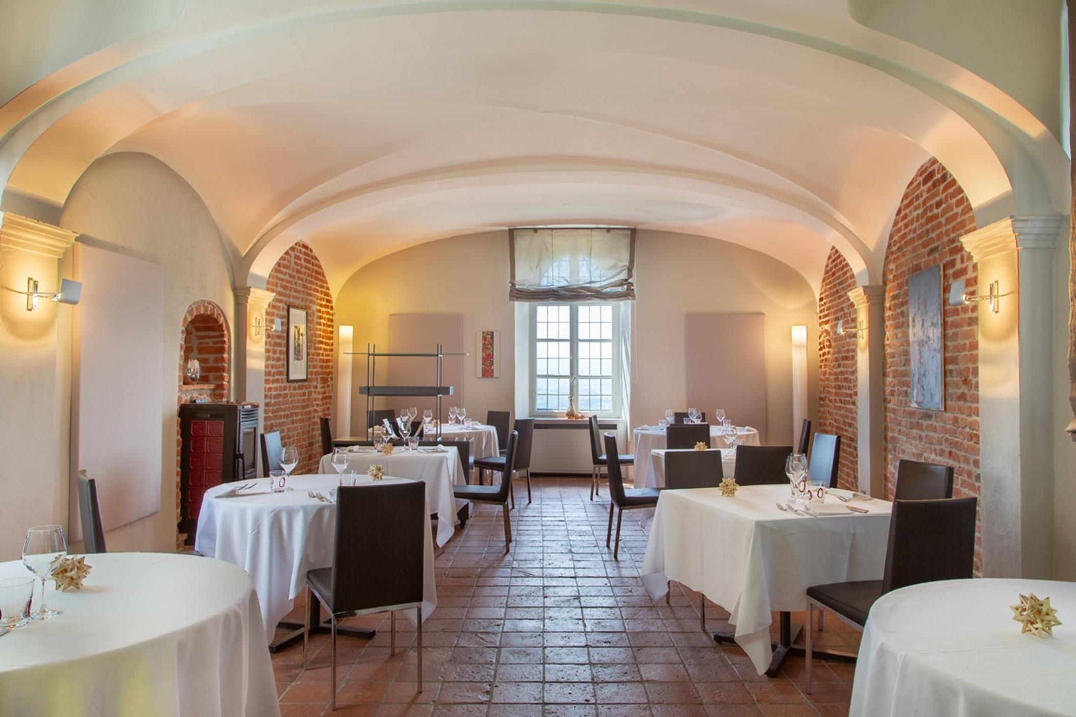 Hotel Castello Di Santa Vittoria Santa Vittoria d'Alba Екстер'єр фото