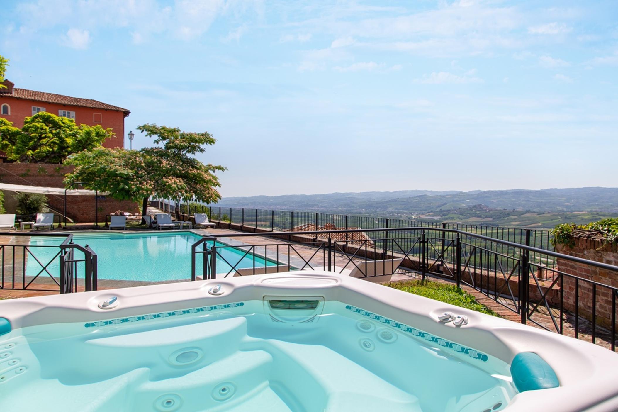 Hotel Castello Di Santa Vittoria Santa Vittoria d'Alba Екстер'єр фото