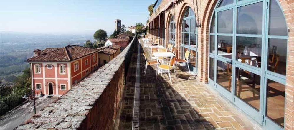 Hotel Castello Di Santa Vittoria Santa Vittoria d'Alba Екстер'єр фото