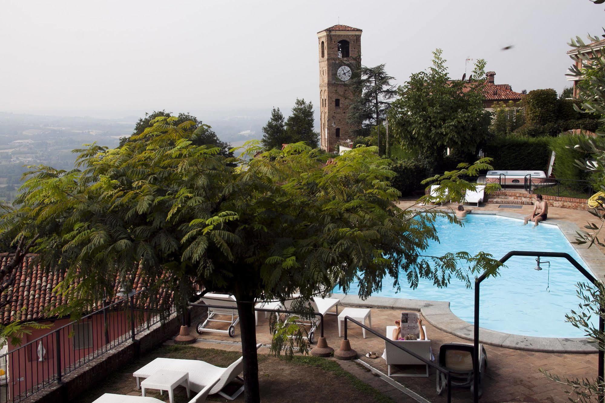Hotel Castello Di Santa Vittoria Santa Vittoria d'Alba Екстер'єр фото